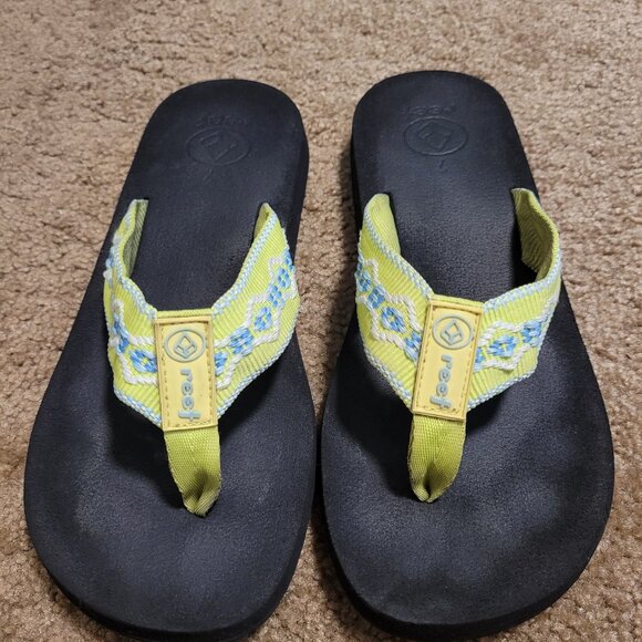 Women's Reef flip flops, size 7 - Picture 4 of 9